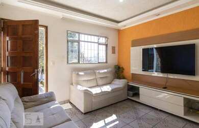 Imagem: A casa possui 2 Dormitórios, 1 Banheiro, 3 Vagas na garagem