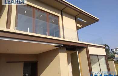 Imagem: A casa em condomínio possui 4 Dormitórios, 5 Banheiros, 4