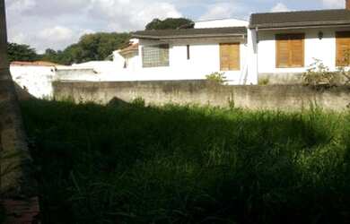 Imagem: O terreno possui 371m² de Área e está localizado em Alto