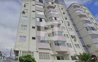 Imagem: O apartamento possui 3 Dormitórios, 1 Banheiro, 1 Vaga na garagem