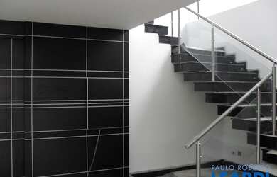 Imagem: O depósito possui 5 Vagas na garagem, 600m² de Área e está