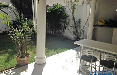 Imagem: A casa em condomínio possui 4 Dormitórios, 4 Banheiros, 4