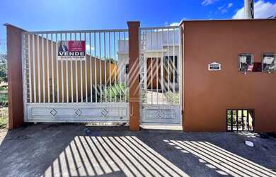 Imagem: A casa possui 2 Dormitórios, 1 Banheiro, 1 Vaga na garagem