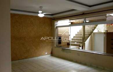 Imagem: A casa possui 3 Dormitórios, 3 Banheiros, 2 Vagas na garagem