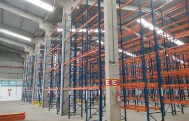 Imagem 6: Galpão 3900 metros galpão mais 600 metros escritório com porta pallets