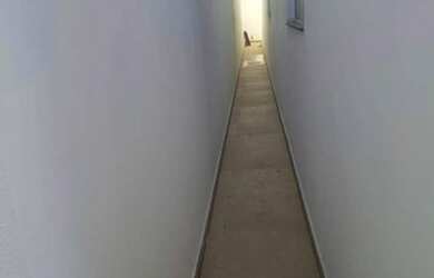 Imagem: A casa possui 3 Dormitórios, 2 Banheiros, 1 Vaga na garagem