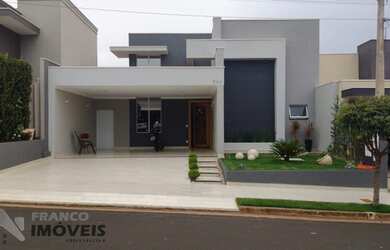 Imagem: A casa em condomínio possui 3 Dormitórios, 3 Banheiros, 165m²