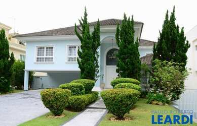 Imagem: A casa em condomínio possui 4 Dormitórios, 5 Banheiros, 5