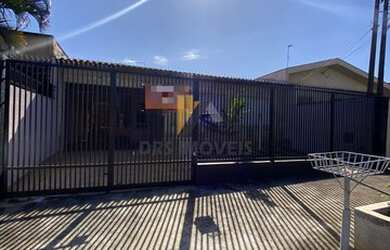 Imagem: A casa possui 3 Dormitórios, 2 Banheiros, 2 Vagas na garagem