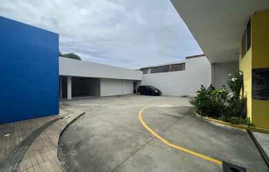 Imagem: O apartamento possui 5 Dormitórios, 3 Banheiros, 5 Vagas na