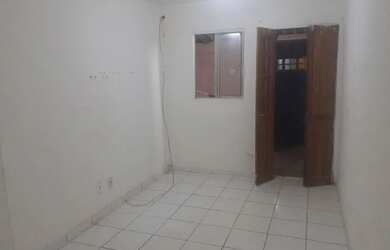 Imagem: O apartamento possui 2 Dormitórios, 1 Banheiro, 300m² de Área