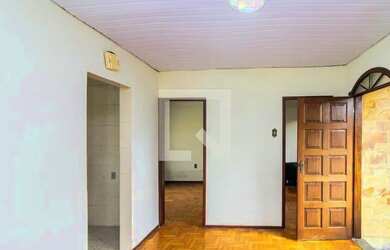 Imagem: A casa possui 4 Dormitórios, 1 Banheiro, 2 Vagas na garagem