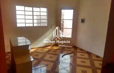 Imagem: A casa possui 2 Dormitórios, 1 Banheiro, 2 Vagas na garagem