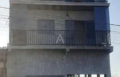 Imagem: A casa possui 3 Dormitórios, 1 Banheiro, 1 Vaga na garagem