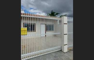 Imagem: A casa possui 2 Dormitórios, 1 Banheiro, 1 Vaga na garagem