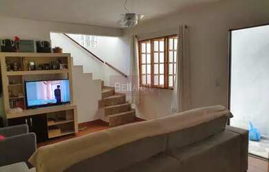 Imagem: A casa possui 3 Dormitórios, 2 Banheiros, 2 Vagas na garagem