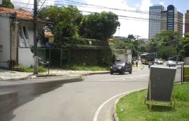 Imagem: A casa possui 5 Dormitórios, 3 Banheiros, 4 Vagas na garagem