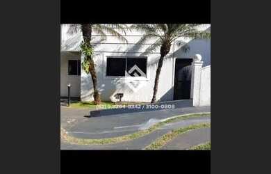 Imagem: A casa em condomínio e possui 3 Dormitórios, Suítes, 2 Banheiros