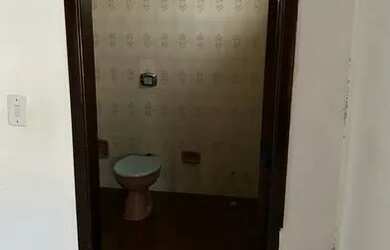 Imagem: A casa possui 2 Dormitórios, 4 Banheiros, 3 Vagas na garagem