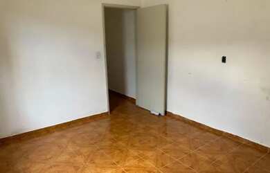 Imagem 3: Vendo Casa em Tatuí. Varanda, Área de serviço, 1 Banheiroe2 Dormitórios