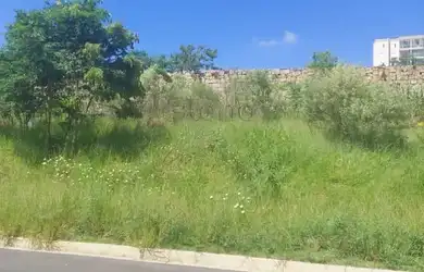 Imagem: O terreno possui 250m² de Área e está localizado em Pinheirinho