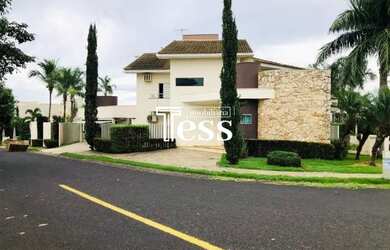 Imagem: A casa em condomínio possui 3 Dormitórios, 4 Banheiros, 4