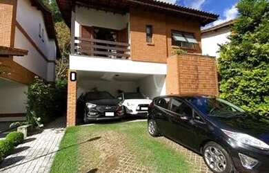 Imagem: A casa em condomínio possui 4 Dormitórios, 4 Banheiros, 4