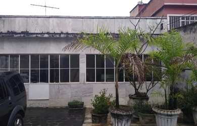 Imagem: A casa possui 5 Dormitórios, 3 Banheiros, 3 Vagas na garagem