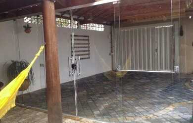 Imagem: A casa possui 2 Dormitórios, 3 Banheiros, 2 Vagas na garagem