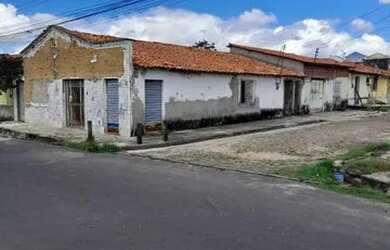 Imagem: A casa possui 5 Dormitórios, 4 Banheiros, 1 Vaga na garagem