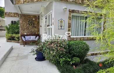 Imagem: A casa em condomínio possui 4 Dormitórios, 5 Banheiros, 3