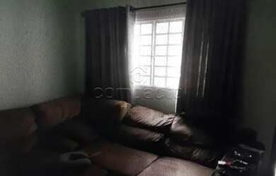 Imagem: A casa possui 4 Dormitórios, 3 Banheiros, 2 Vagas na garagem