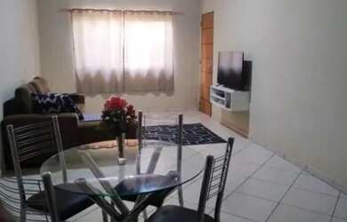 Imagem: A casa possui 2 Dormitórios, 2 Banheiros, 2 Vagas na garagem