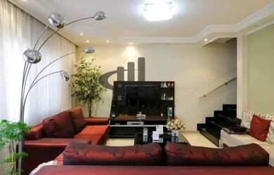 Imagem: A casa possui 3 Dormitórios, 1 Banheiro, 2 Vagas na garagem