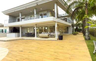 Imagem: A casa em condomínio possui 4 Dormitórios, 5 Banheiros, 5