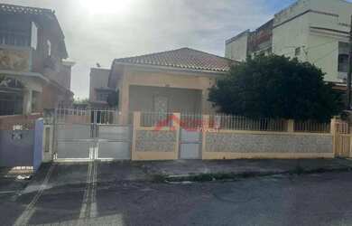 Imagem: A casa possui 3 Dormitórios, 2 Banheiros, 3 Vagas na garagem