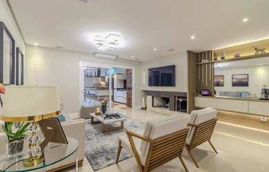 Imagem: A casa em condomínio possui 4 Dormitórios, 4 Banheiros, 2