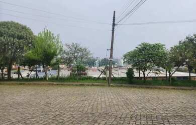 Imagem: O terreno possui 850m² de Área e está localizado em Colina