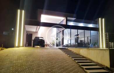 Imagem: A casa em condomínio possui 4 Dormitórios, 5 Banheiros, 5