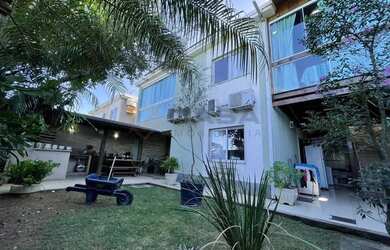 Imagem: A casa em condomínio possui 5 Dormitórios, 2 Banheiros, 3