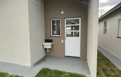 Imagem: A casa em condomínio possui 2 Dormitórios, 1 Banheiro, 2 Vagas