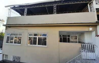 Imagem: A casa possui 2 Dormitórios, 2 Banheiros, 1 Vaga na garagem