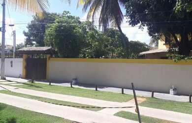 Imagem: A casa em condomínio possui 4 Dormitórios, 3 Banheiros, 5