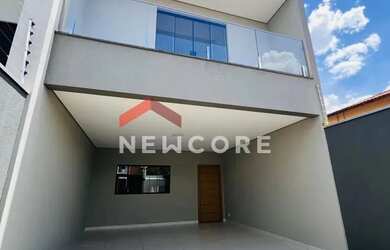 Imagem: A casa possui 3 Dormitórios, 3 Banheiros, 2 Vagas na garagem