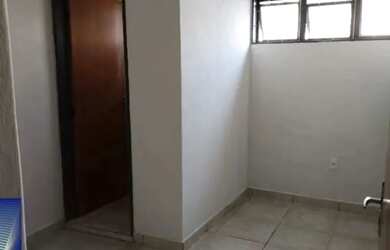 Imagem: O depósito possui 4 Vagas na garagem e 144m² de Área e está