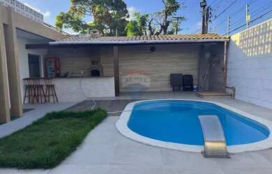 Imagem: A casa possui 3 Dormitórios, 2 Banheiros, 5 Vagas na garagem