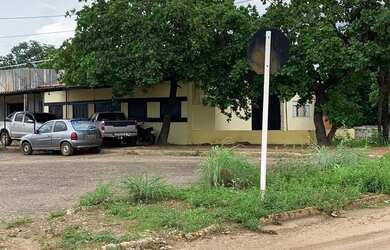 Imagem: O depósito possui 5 Vagas na garagem, 120m² de Área e está