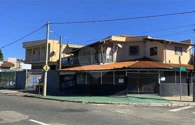 Imagem: O depósito possui 2 Vagas na garagem e 378m² de Área e está