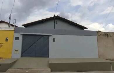 Imagem: A casa possui 2 Dormitórios, 2 Banheiros, 1 Vaga na garagem