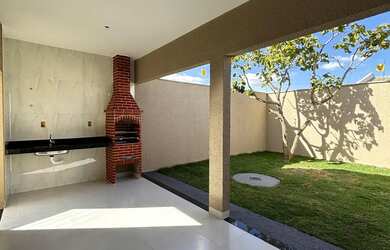 Imagem: A casa à venda possui 2 Dormitórios, 2 Banheiros, 2 Vagas